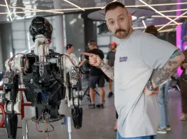 5-минутый отрывок фильма «Нейробатя» показали до премьеры в кино эксклюзивно в VK Видео - изображение 1