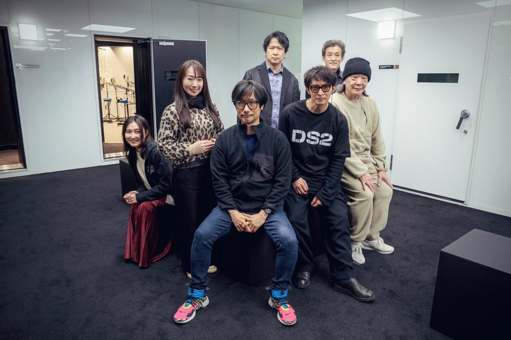 Галерея Хидео Кодзима показал актёров японской озвучки Death Stranding 2 после записи важной сцены - 4 фото