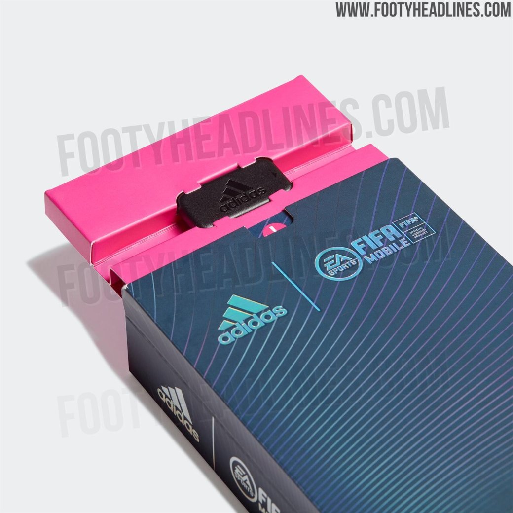 Галерея Умные стельки Adidas GMR Insoles будут отслеживать игру футболистов - 3 фото