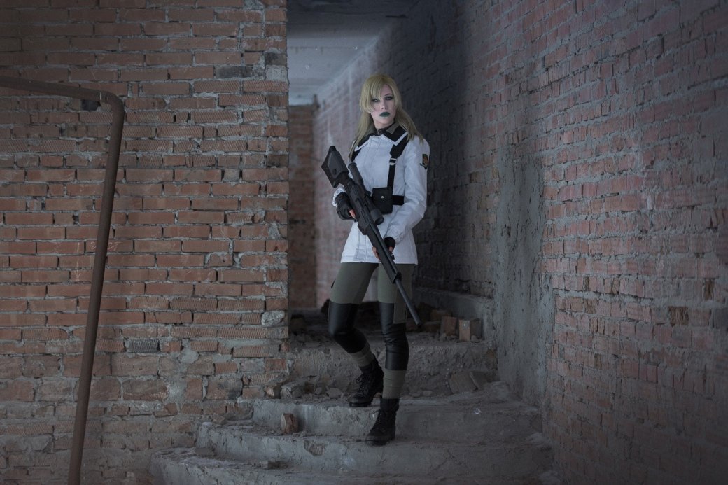 Галерея Ольга Хаку показала зимний косплей Снайпер Вульф из Metal Gear Solid - 6 фото
