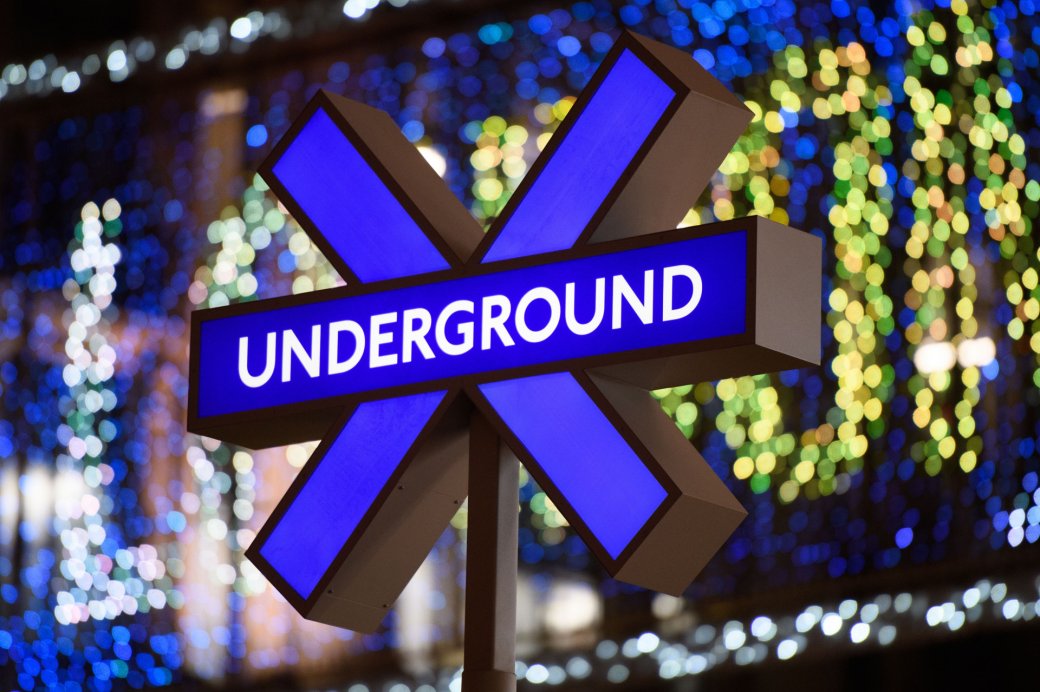 Галерея Sony переименовала станции лондонского метро в честь выхода PS5 - 3 фото