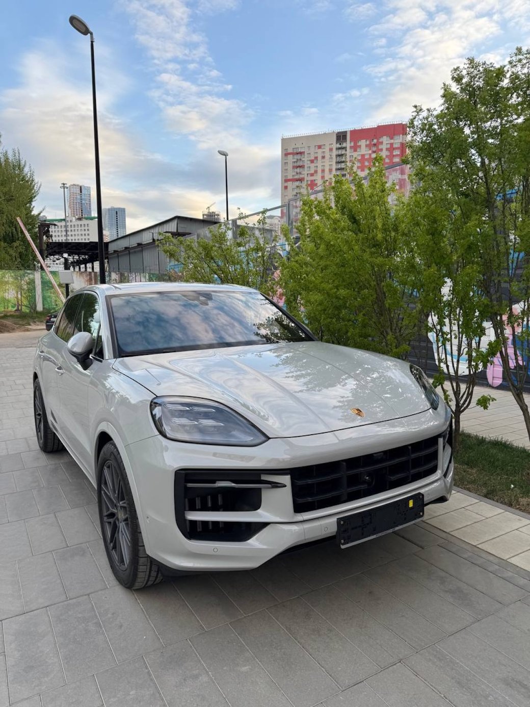 «Perfecto» наделал шуму, подарив Porsche Cayenne стоимостью от 17 млн рублей