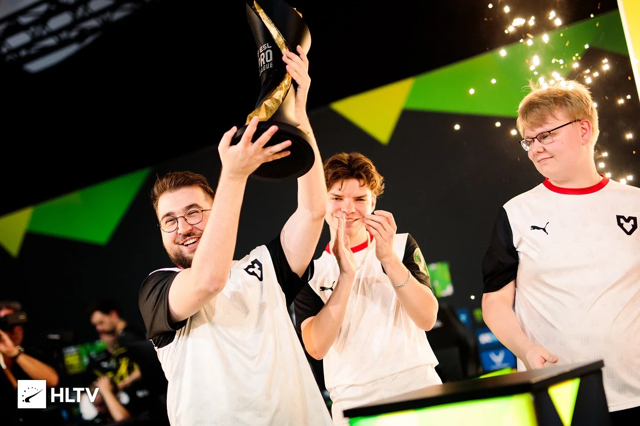 Обложка: hltv