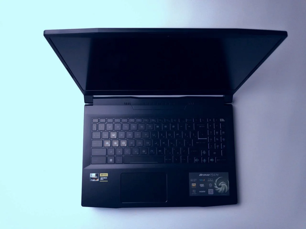Лэптоп, способный удивлять: обзор игрового ноутбука MSI Bravo 15 C7VF-038RU - изображение обложка