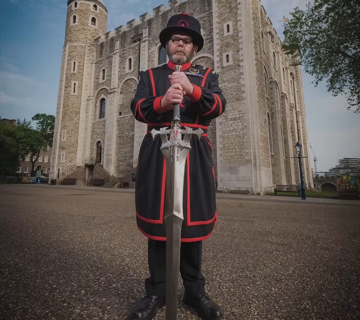 Обложка: кадр из ролика Invictus Sword X Royal Armouries