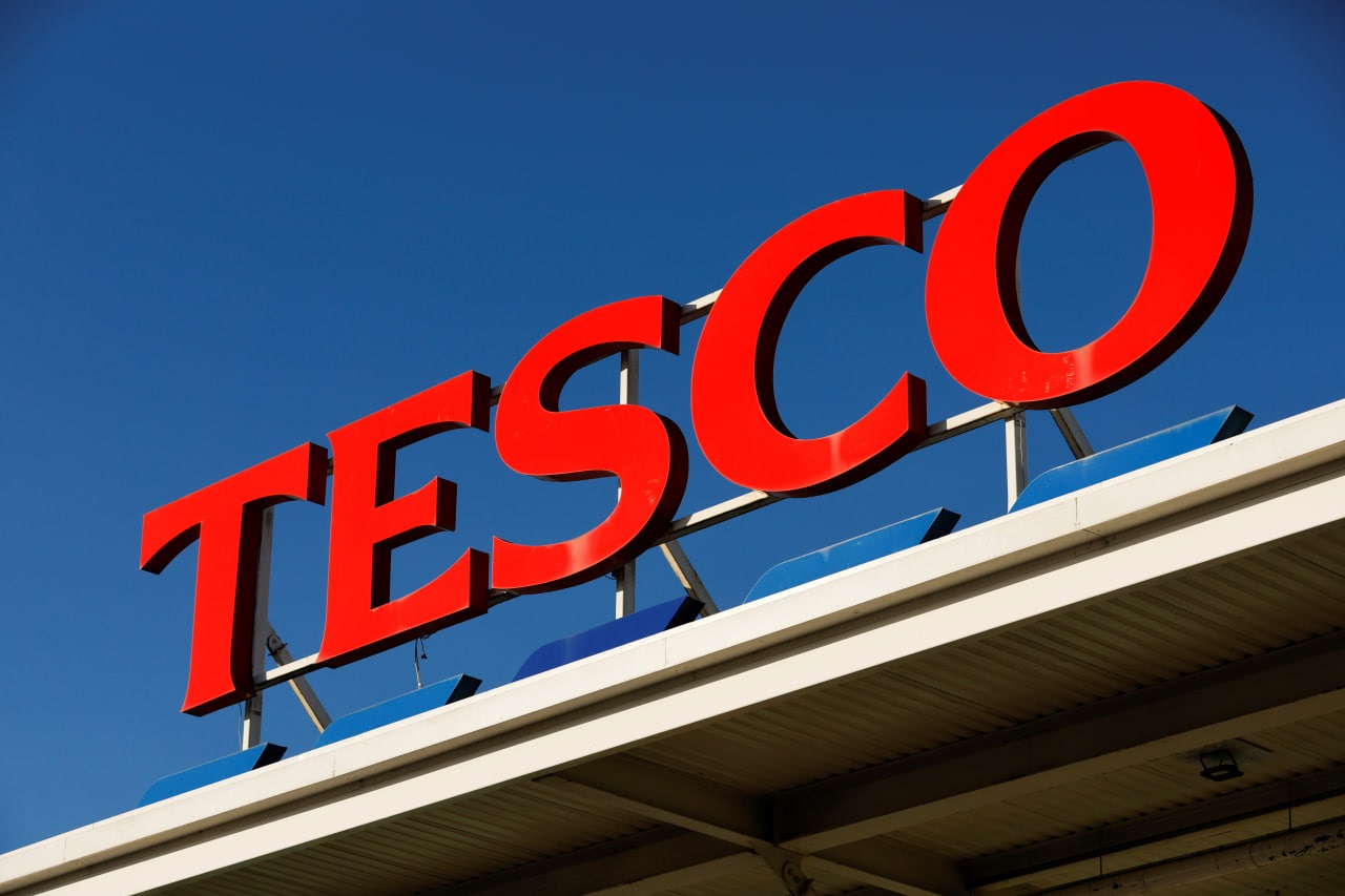Обложка: логотип Tesco