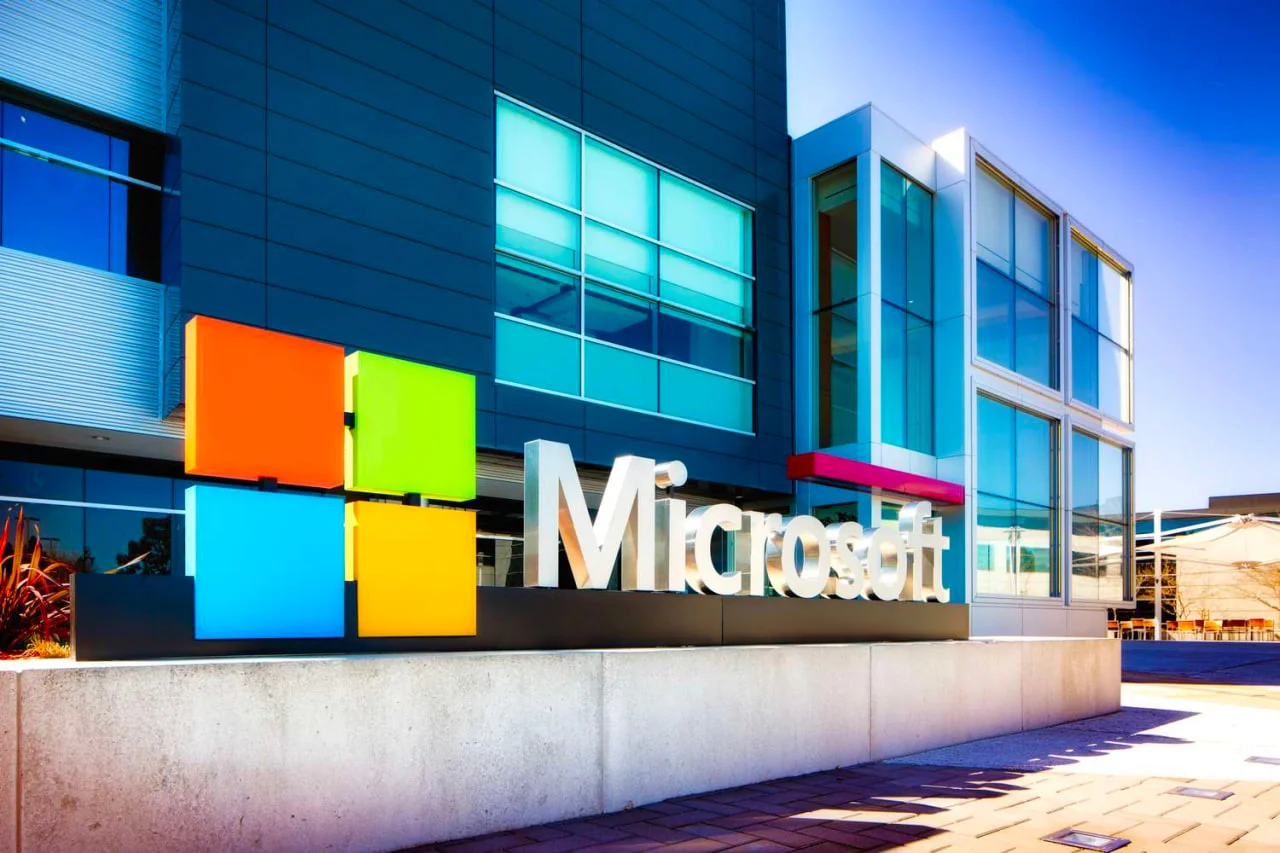 Обложка: офис Microsoft
