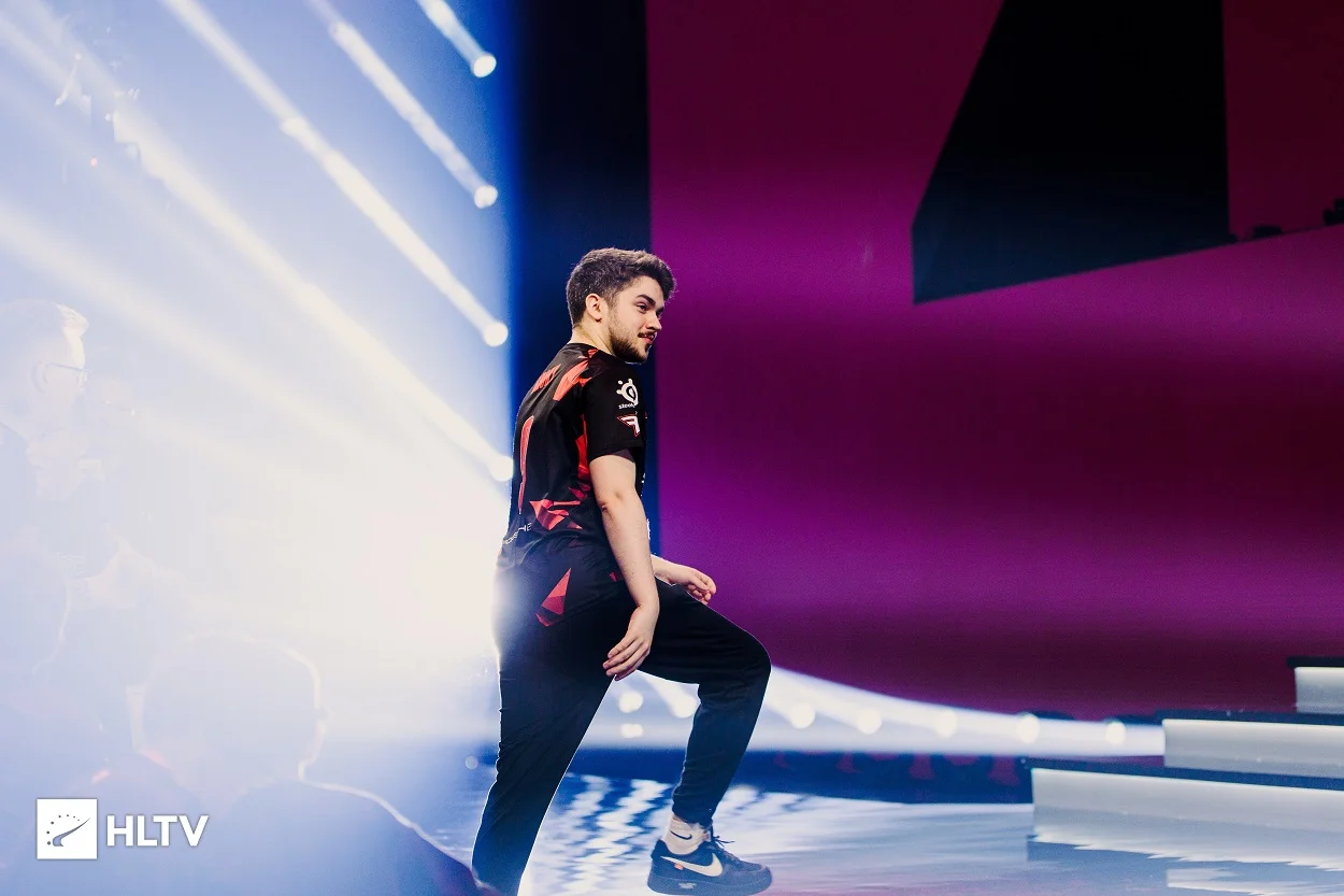 Обложка: HLTV