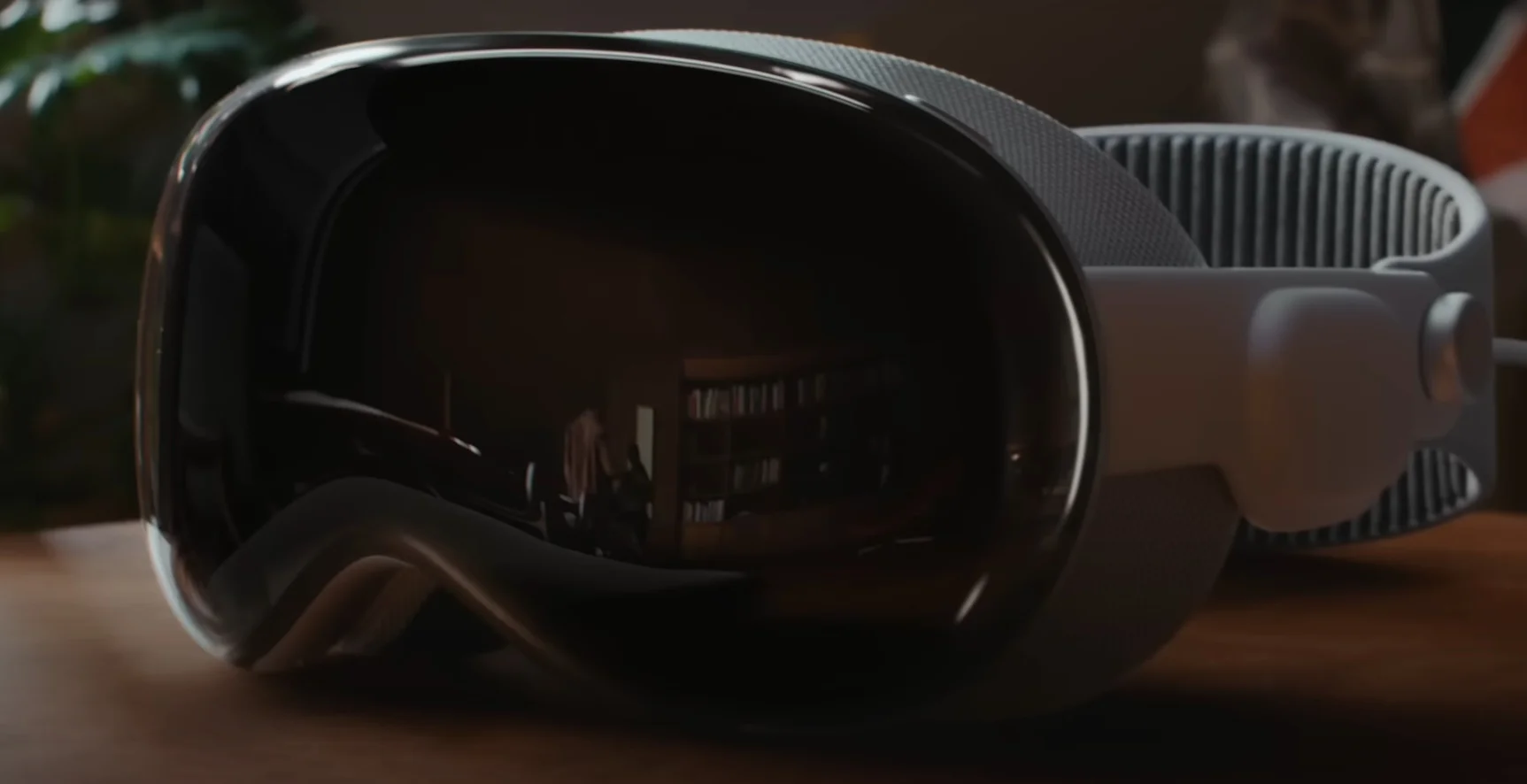 Обложка: скриншот ролика Apple Vision Pro