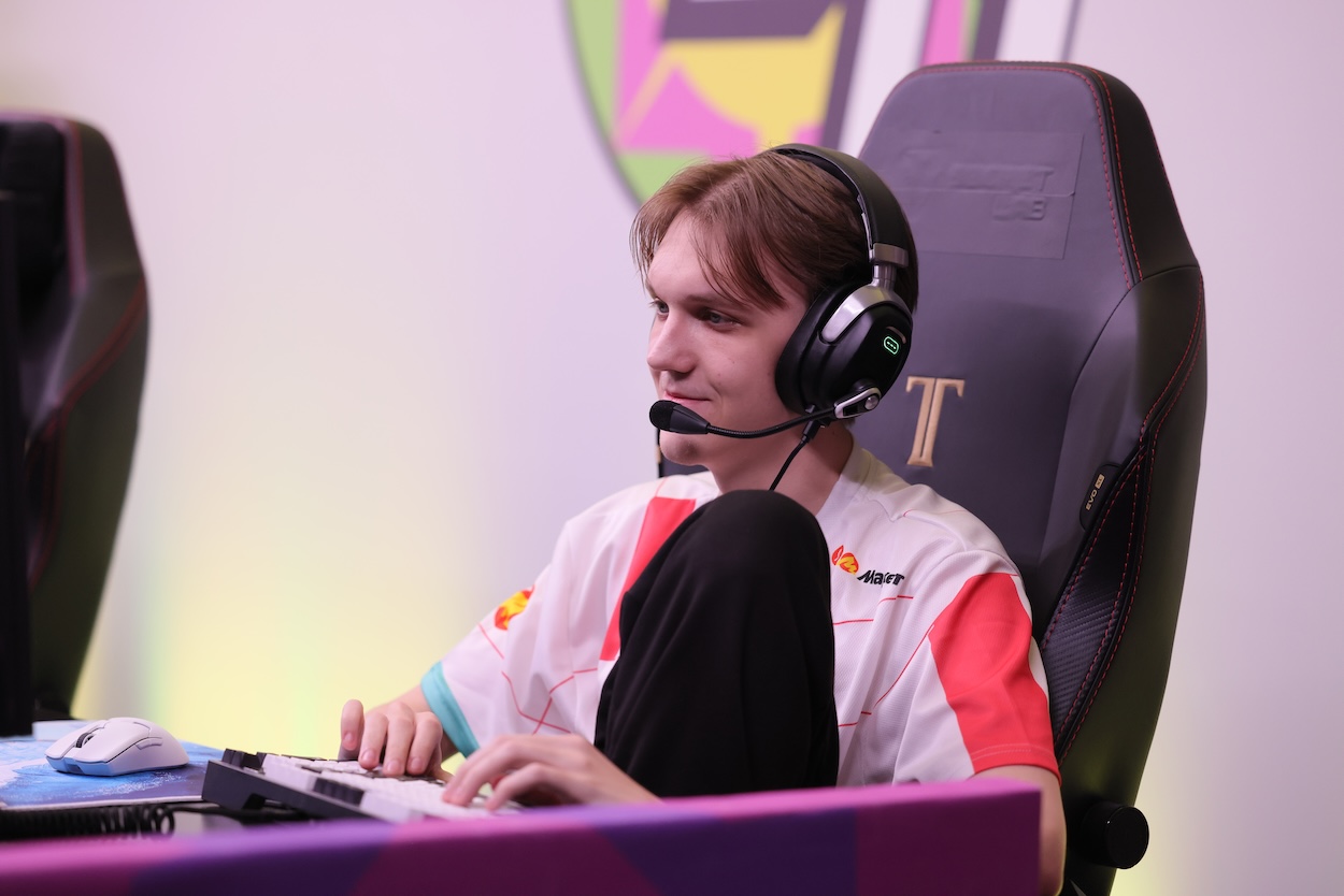 Обложка: Fissure