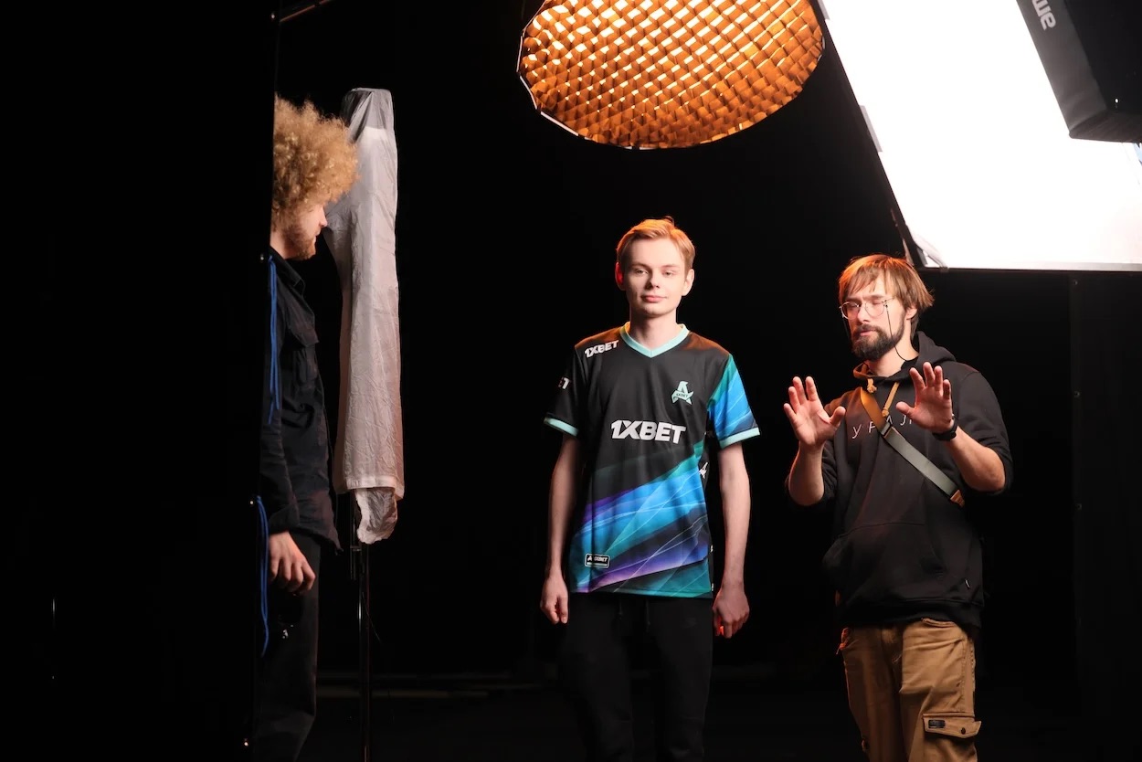 Обложка: FISSURE