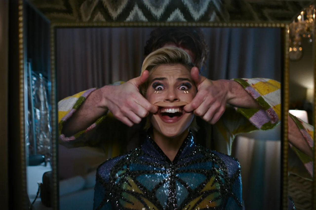 Обложка: кадр фильма «Улыбка 2»