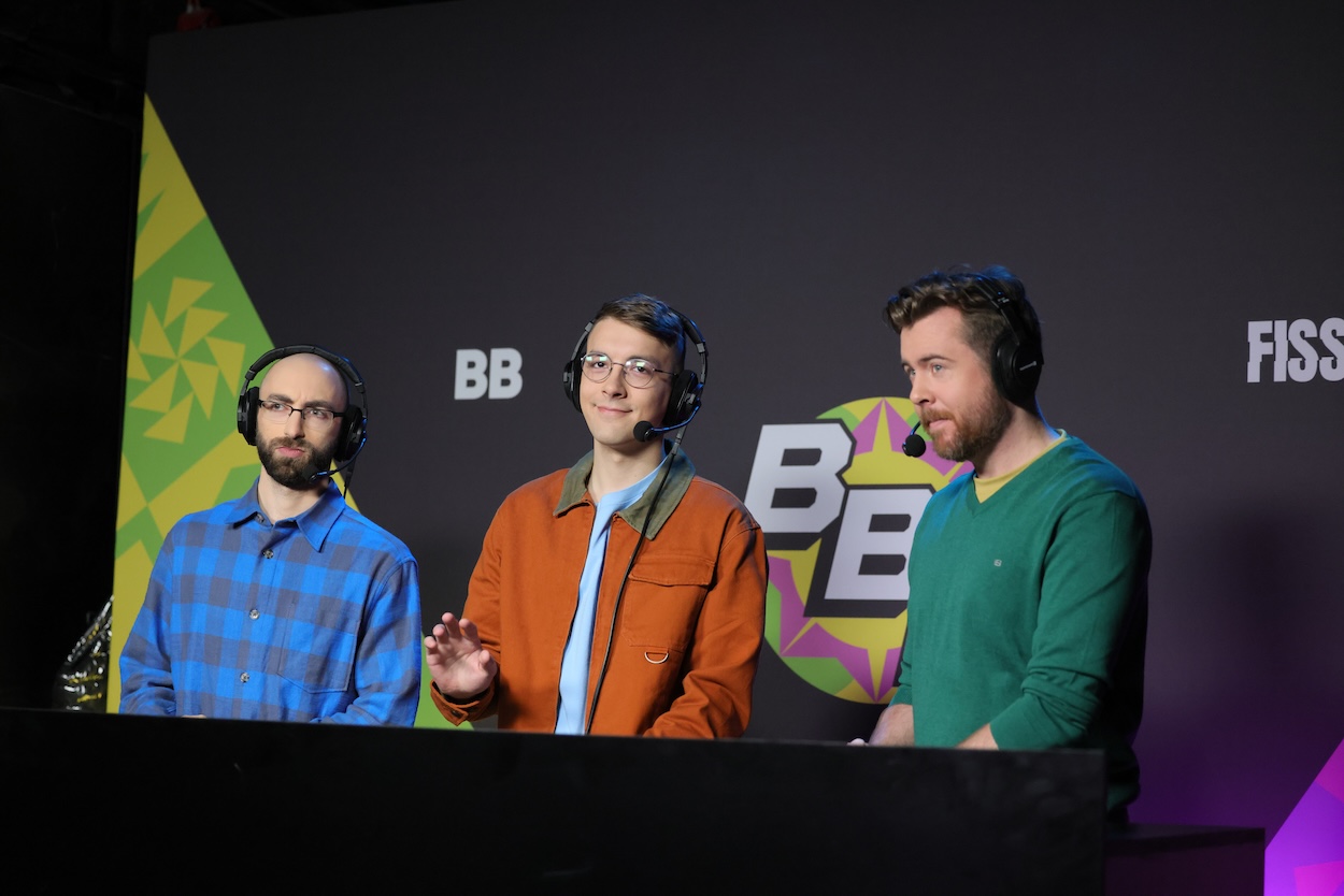 Обложка: FISSURE