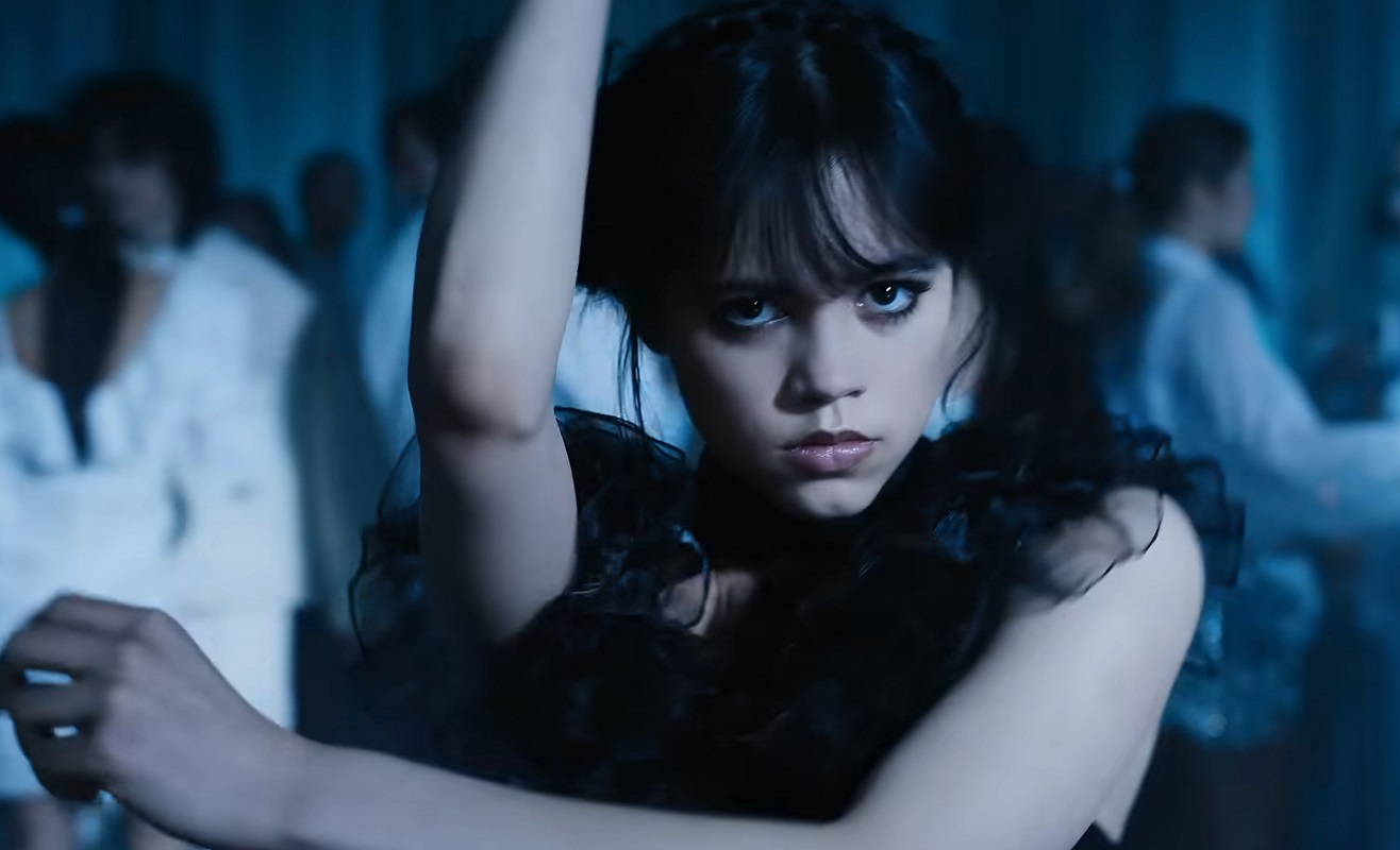 Обложка: кадр сериала «Уэнсдей»