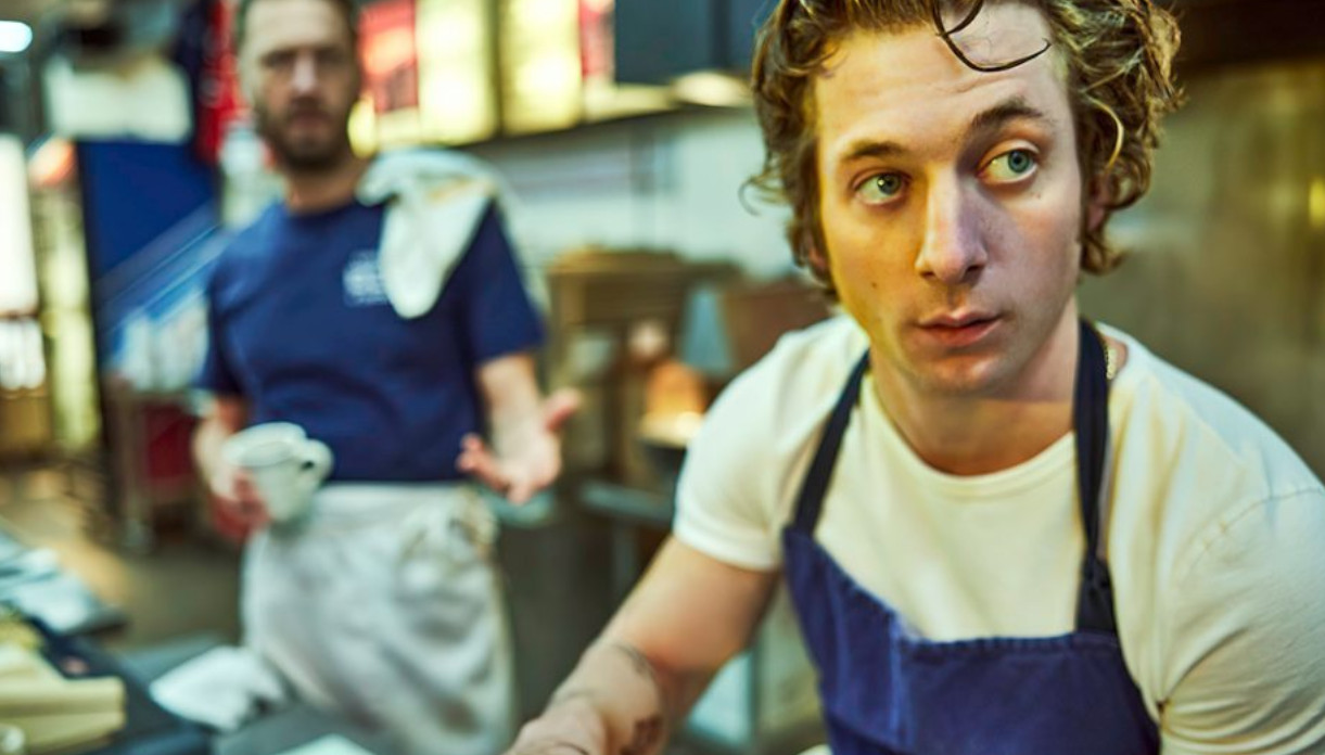 Обложка: кадр сериала «Медведь»