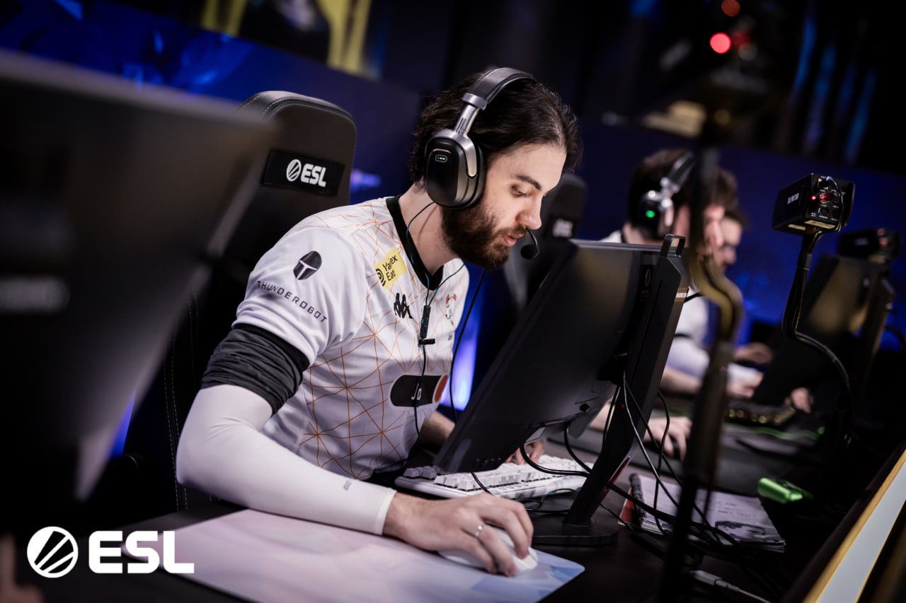 Обложка: ESL