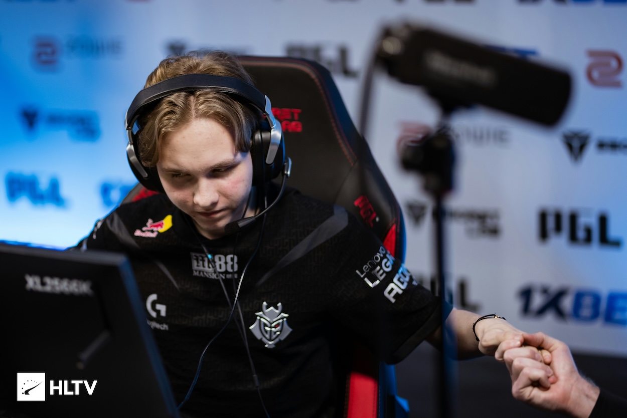 Обложка: HLTV