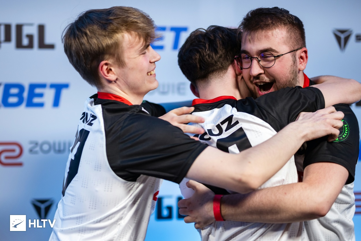 Обложка: HLTV