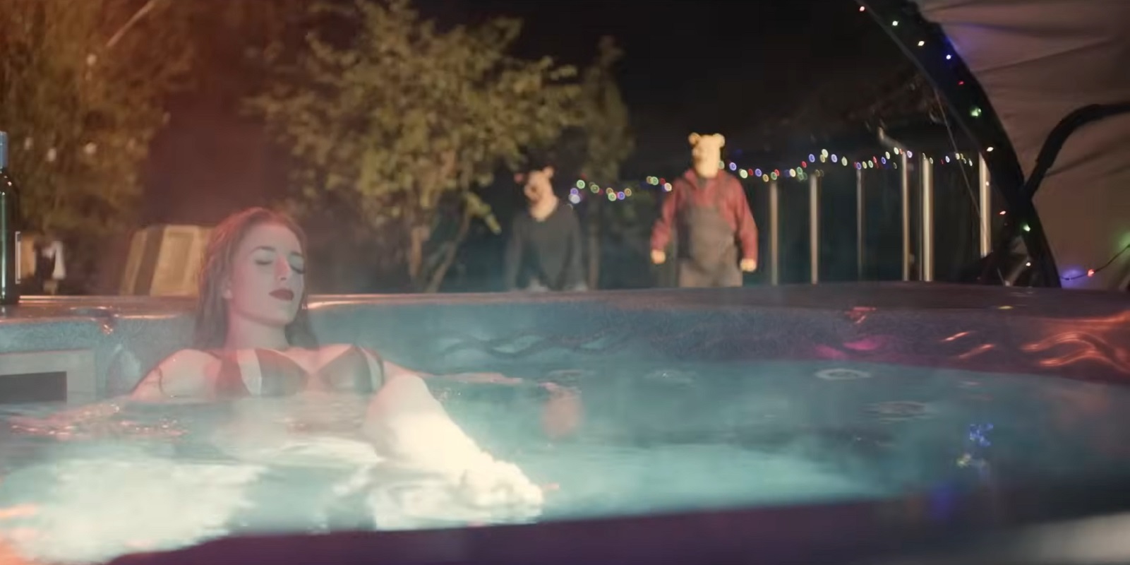 Обложка: кадр фильма «Винни-Пух: Кровь и мёд»