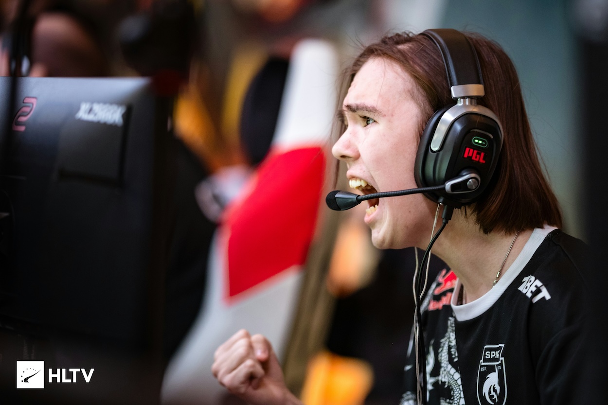 Обложка: HLTV