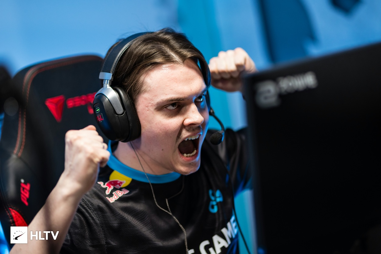 Обложка: HLTV
