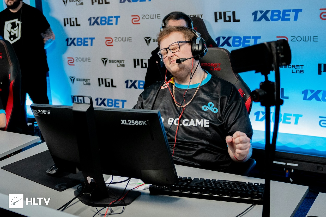 Обложка: HLTV