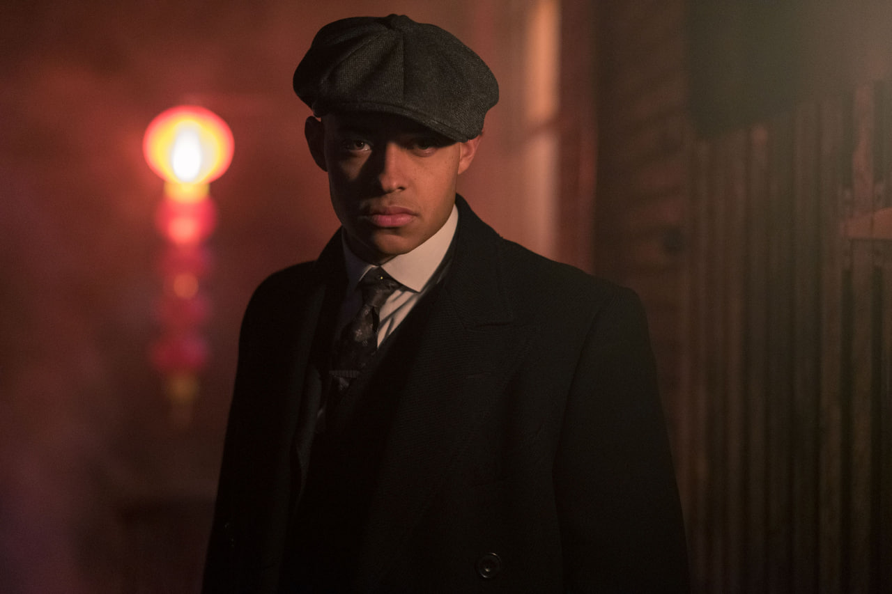 Обложка: кадр сериала «Острые козырьки»