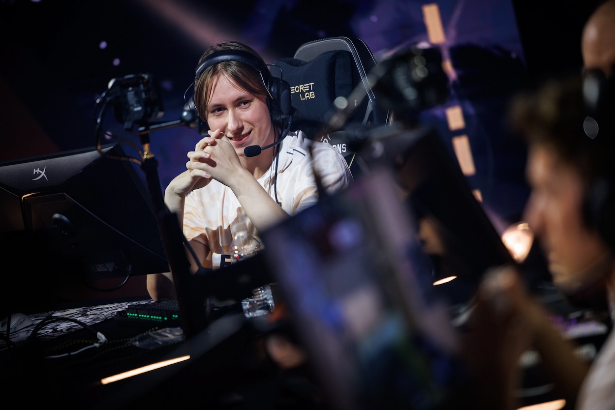 Обложка: Riot Games
