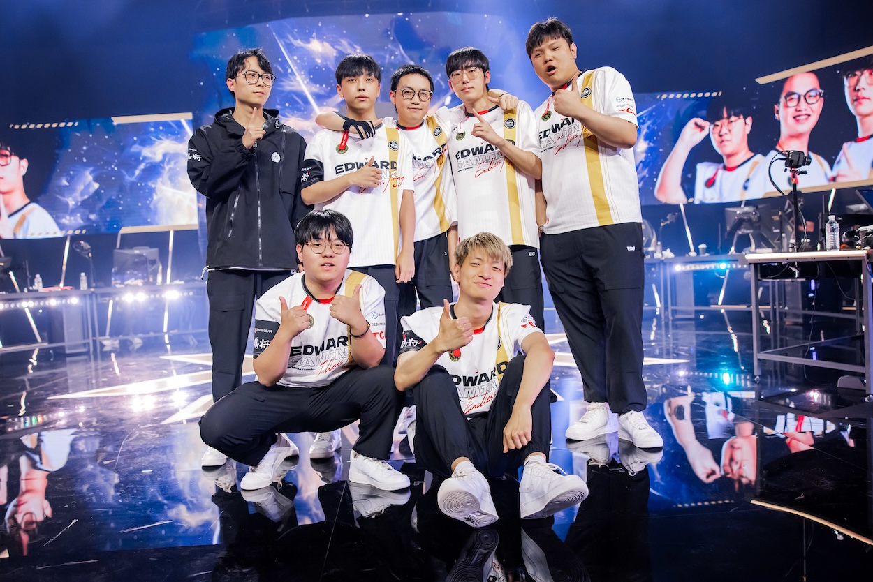 Обложка: Riot Games