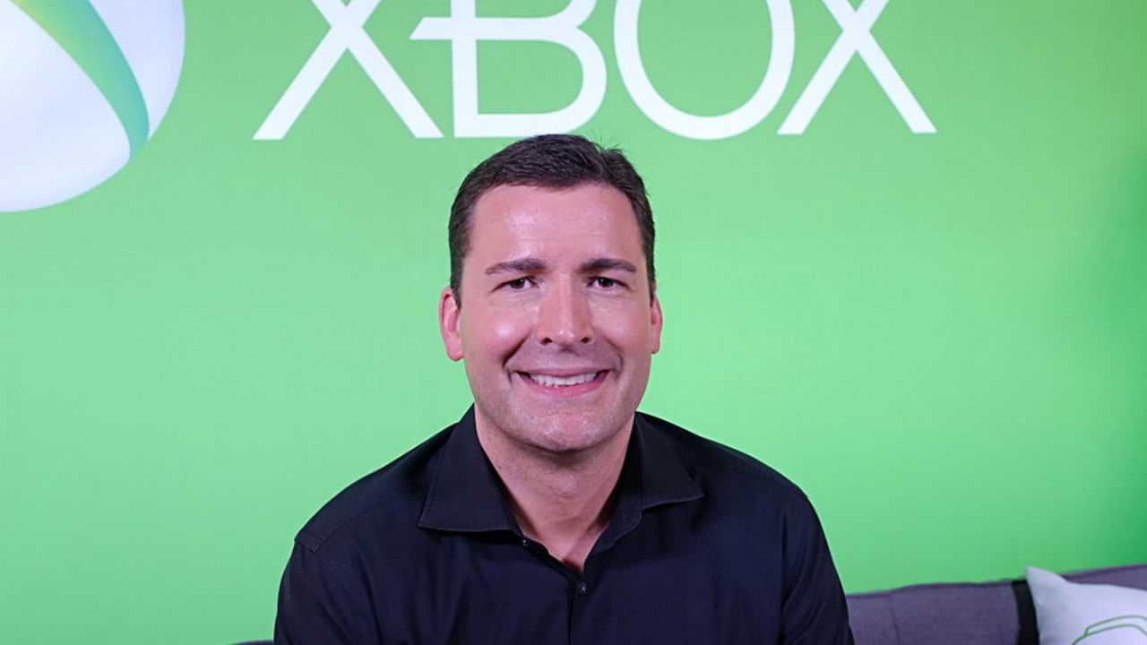 Обложка: Майк Ибарра на фоне логотипа Xbox