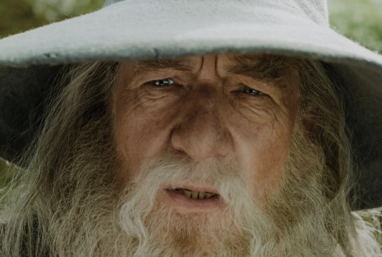 Обложка: кадр фильма «Властелин колец: Братство кольца»