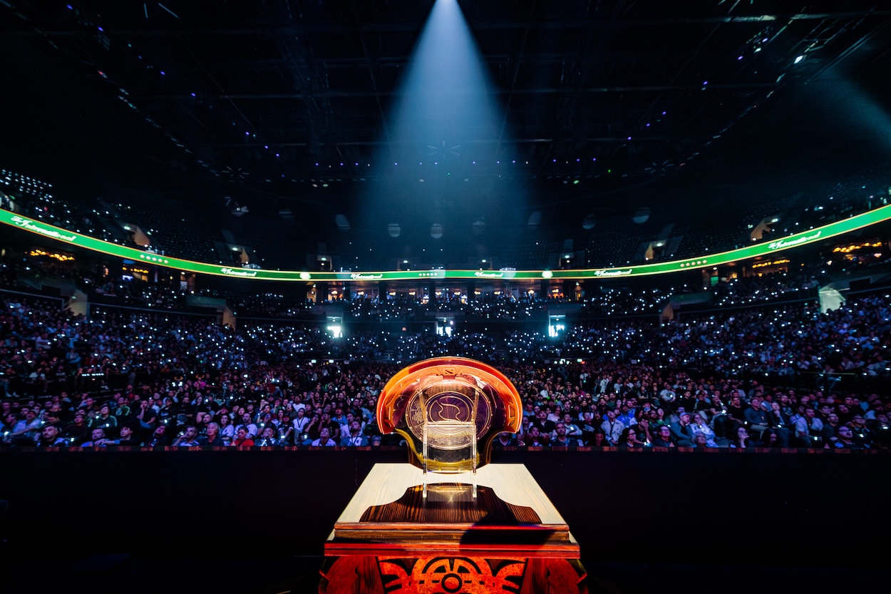 Обложка: Valve