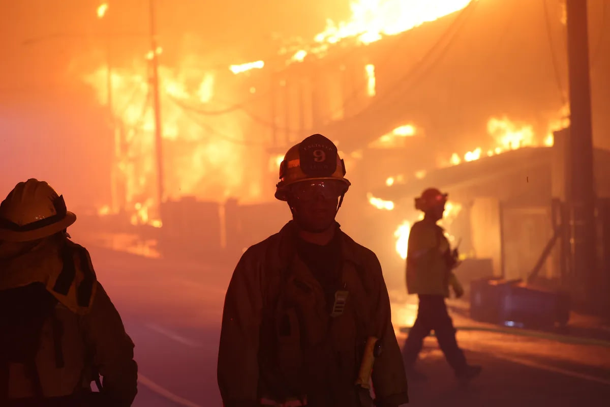 Обложка: фото Cal Fire