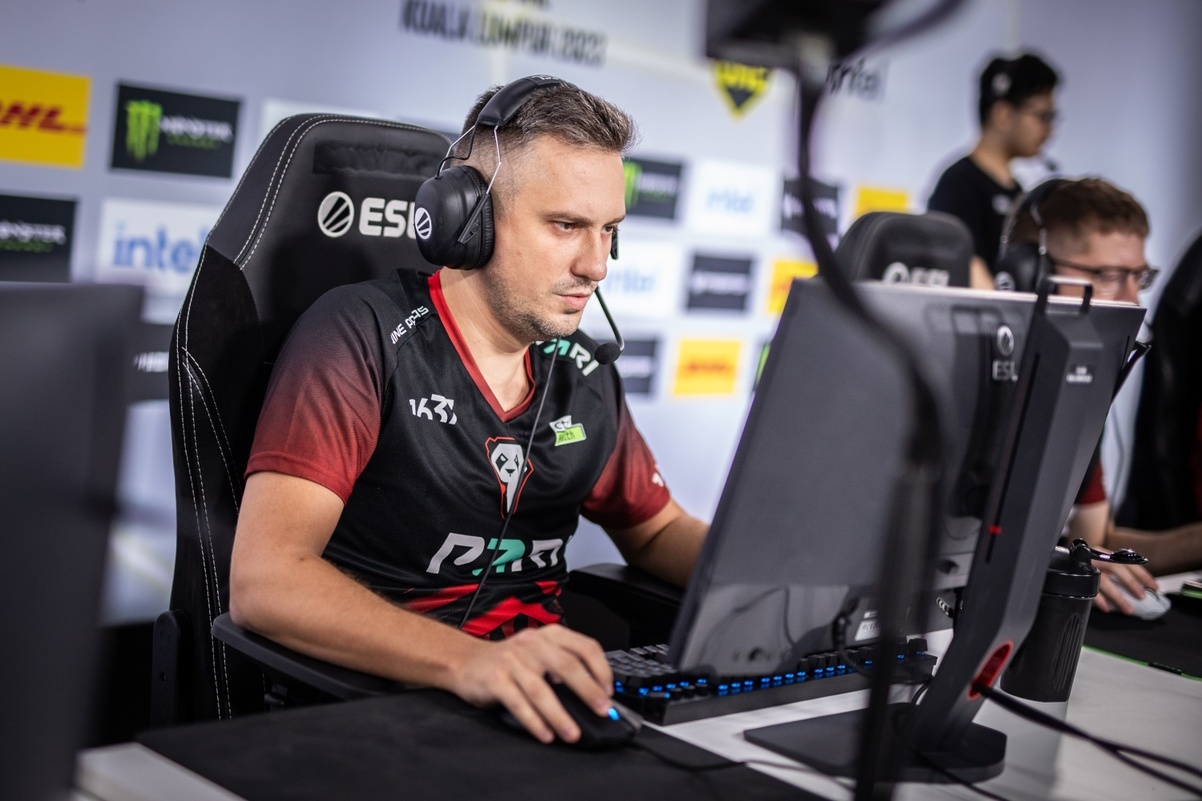 Бывший тренер Yandex Solo и Dread проведут трансляции FISSURE Playground 2 по Dota 2 с арены