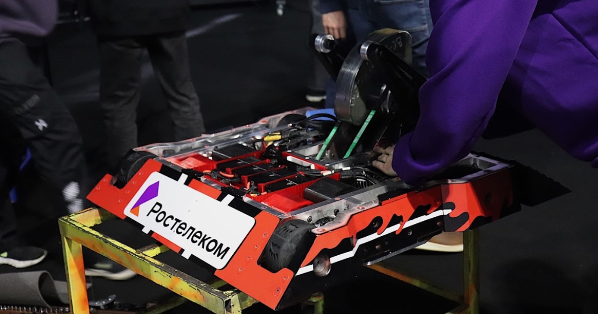 Петербургская команда «Всеядные» представила своего участника чемпионата — робота «Медоед»