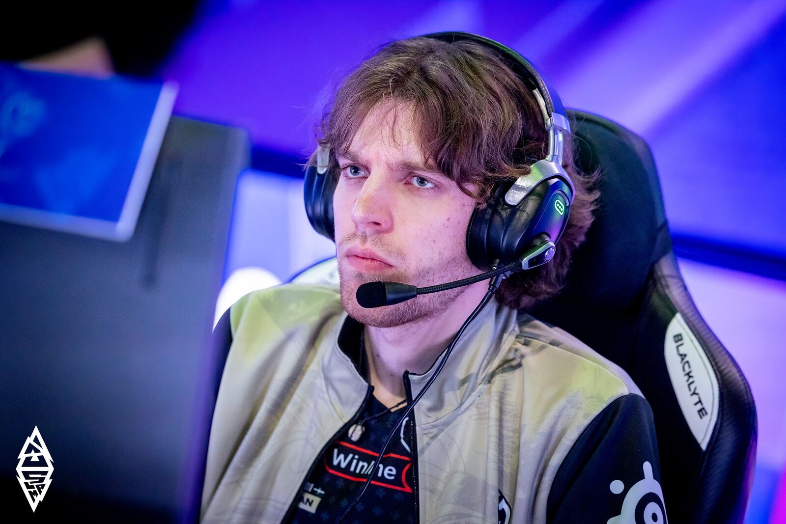 Тренер MOUZ заставил Seleri играть в Dota 2 и собрал чемпионскую машину