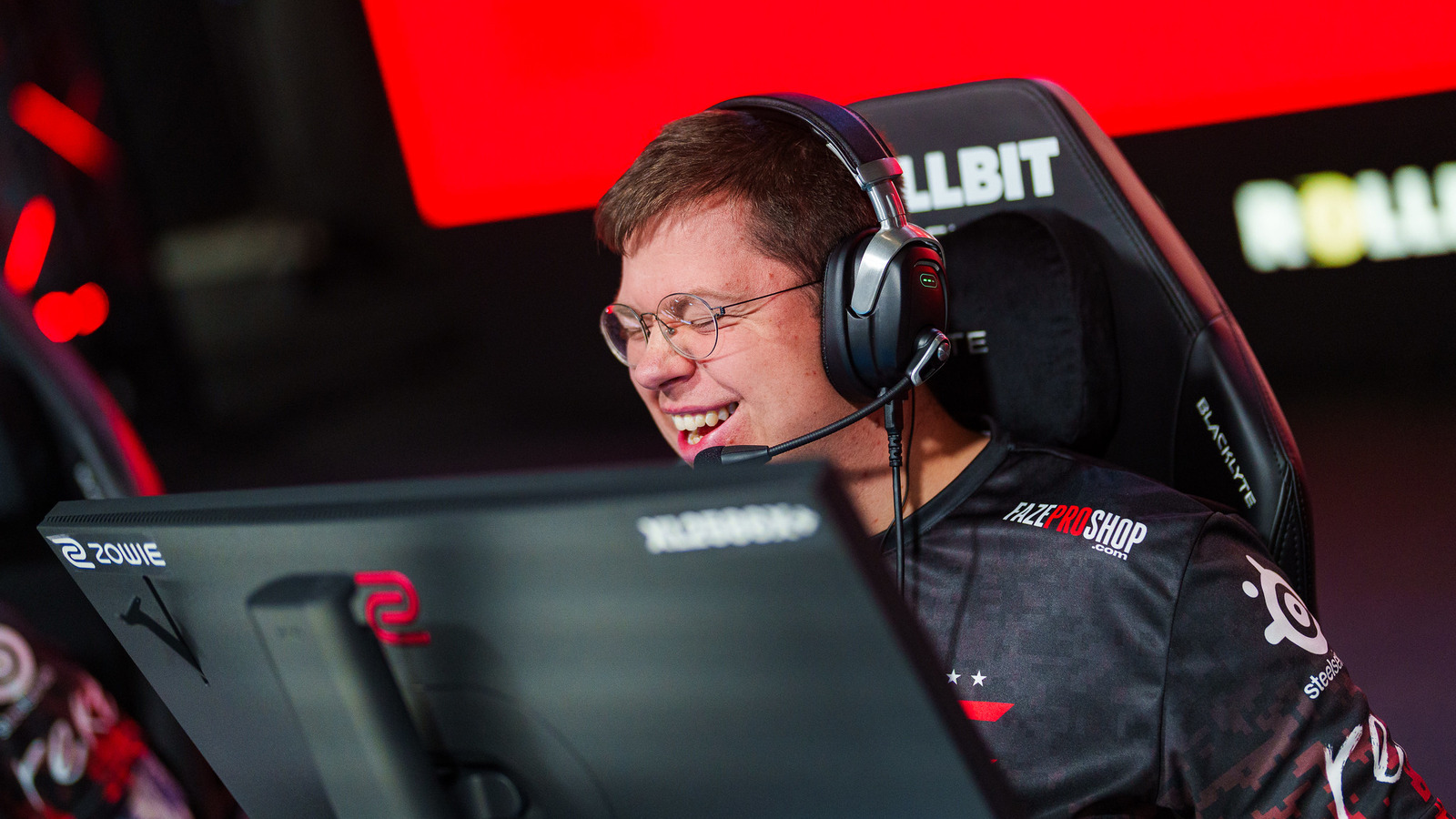 Аналитик Pimp раскритиковал FaZe за блеклое выступление на мейджоре по Counter-Strike 2