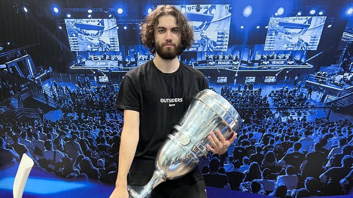 Капитан PARIVISION по Counter-Strike 2 назвал себя хорошим копом, а тренера — плохим