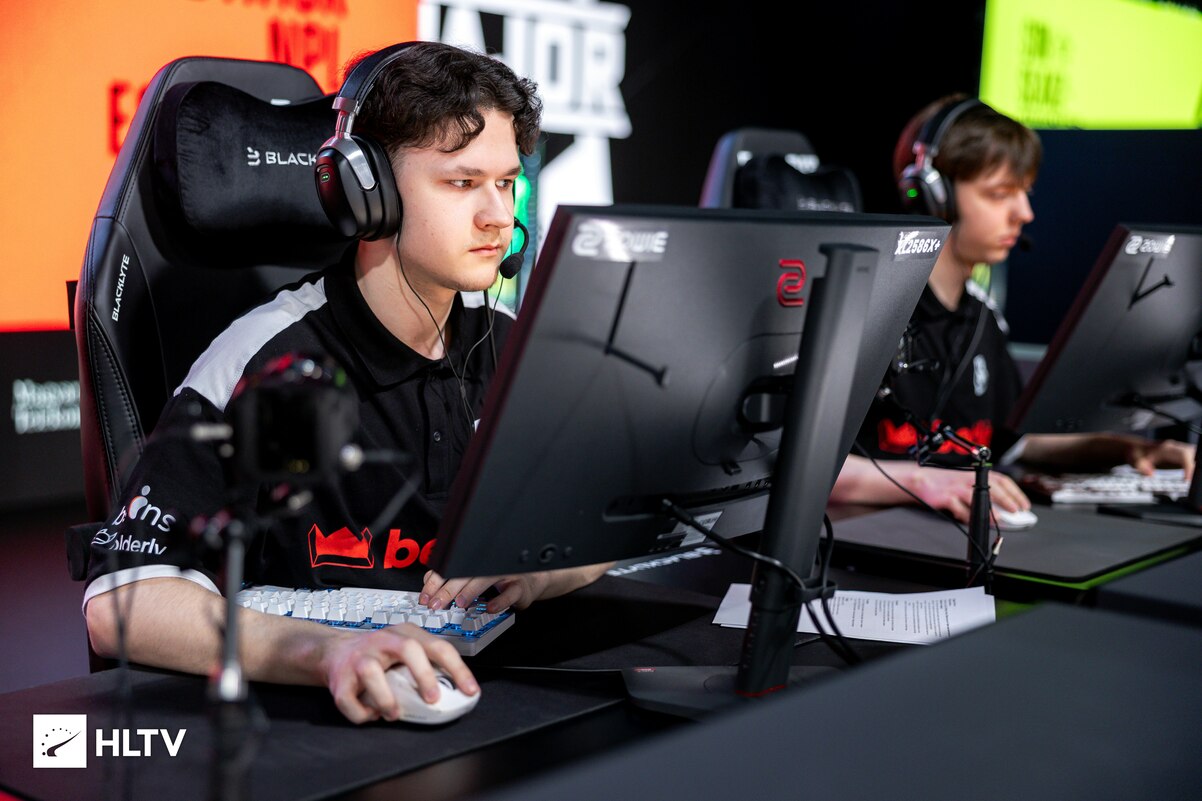 Капитан B8 назвал Pimp худшим аналитиком в истории Counter-Strike 2