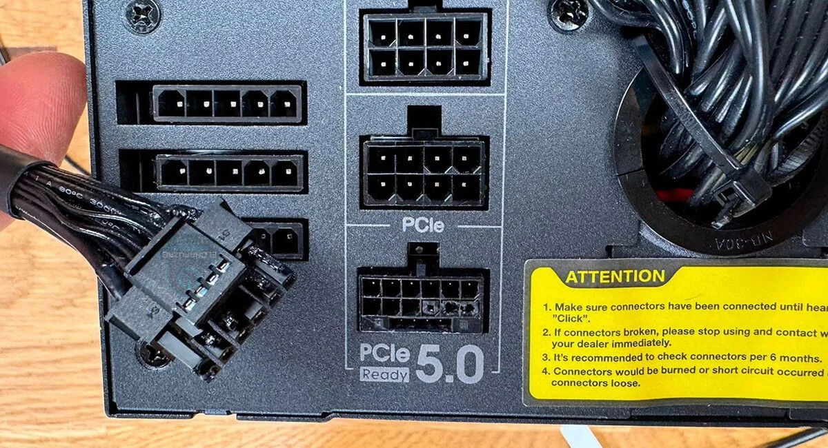  Владельцы RTX 5090 теряют видеокарты из-за использования сторонних кабелей.
