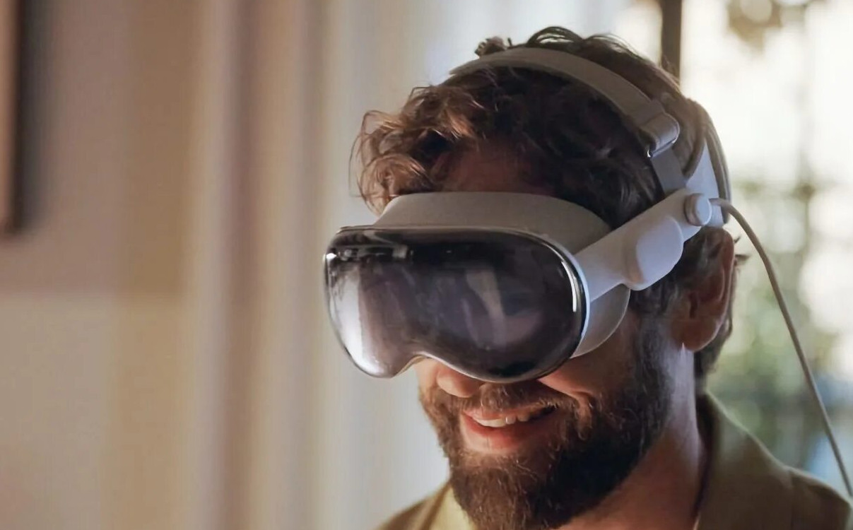 Обложка: Apple Vision Pro