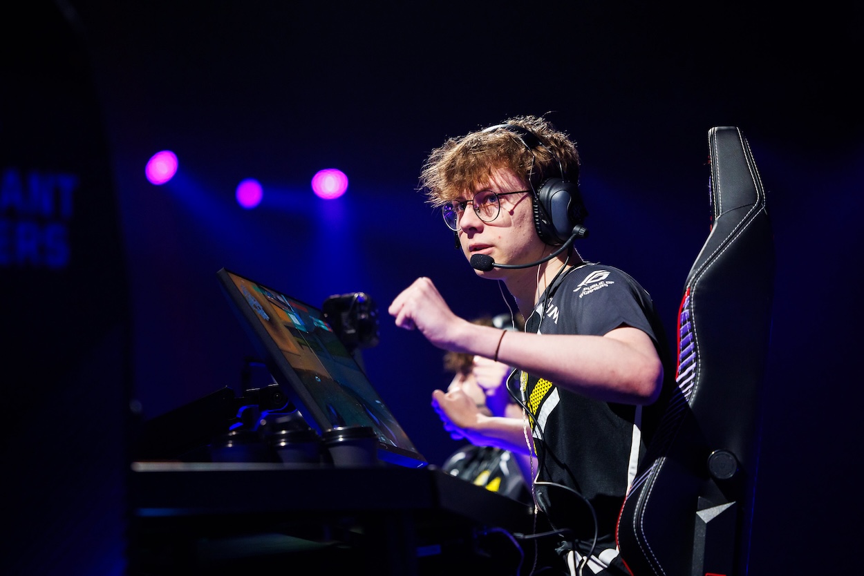 Обложка: Riot Games