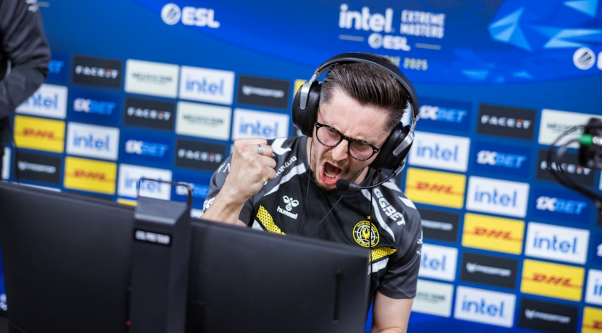 Обложка: HLTV