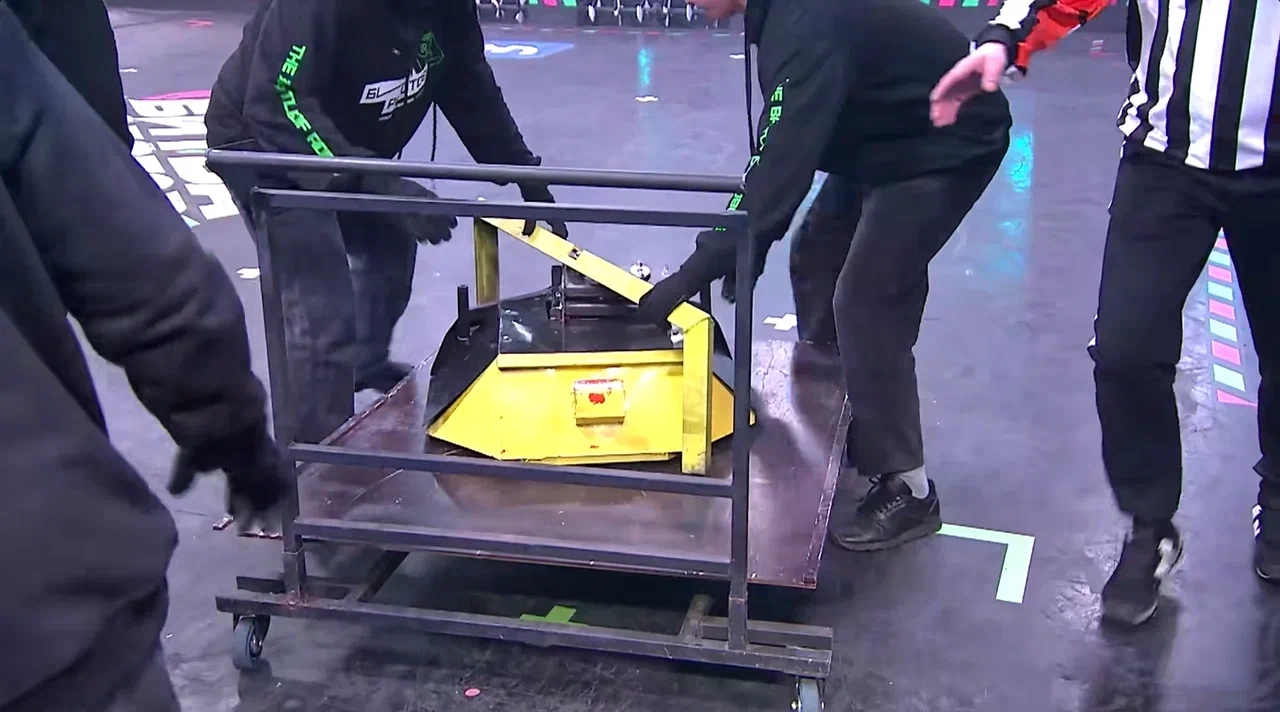 Инженеры из Якутска создали роботизированного «Скорпиона» - изображение обложка