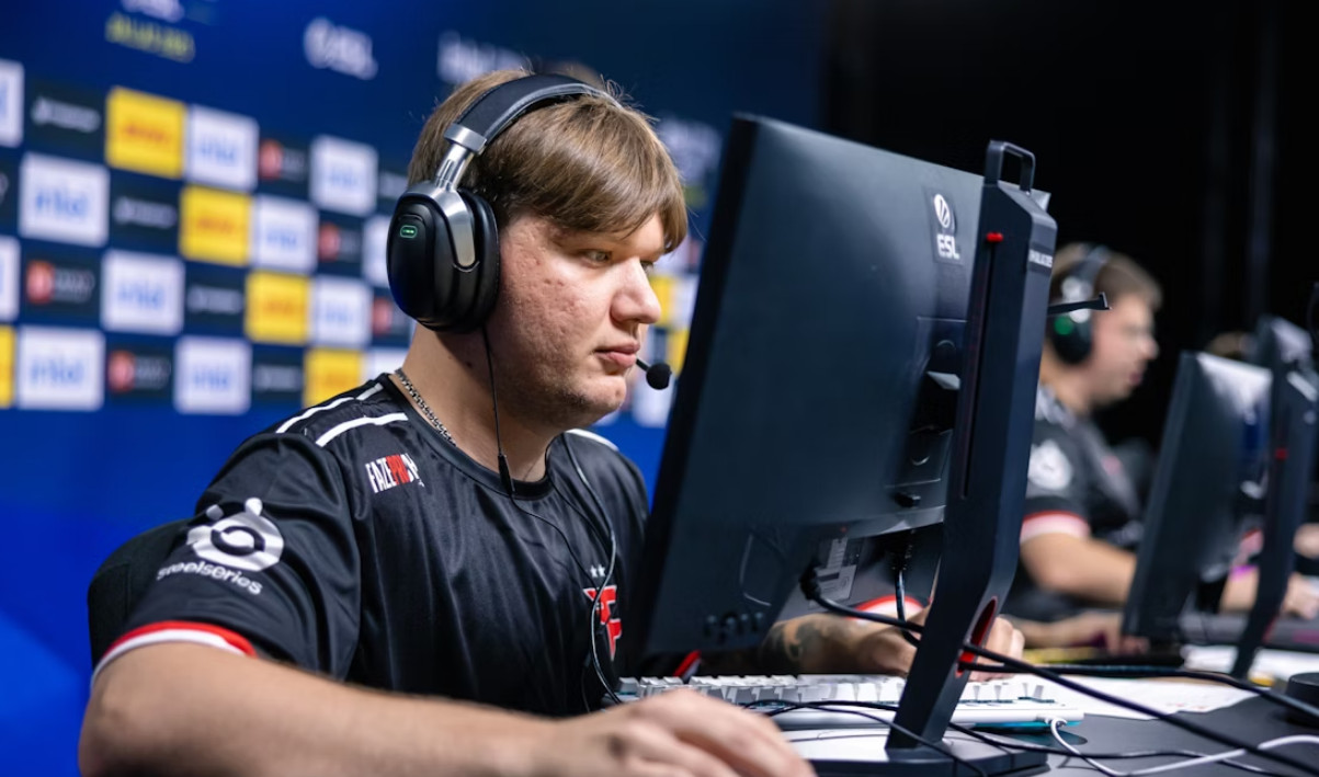 Обложка: HLTV