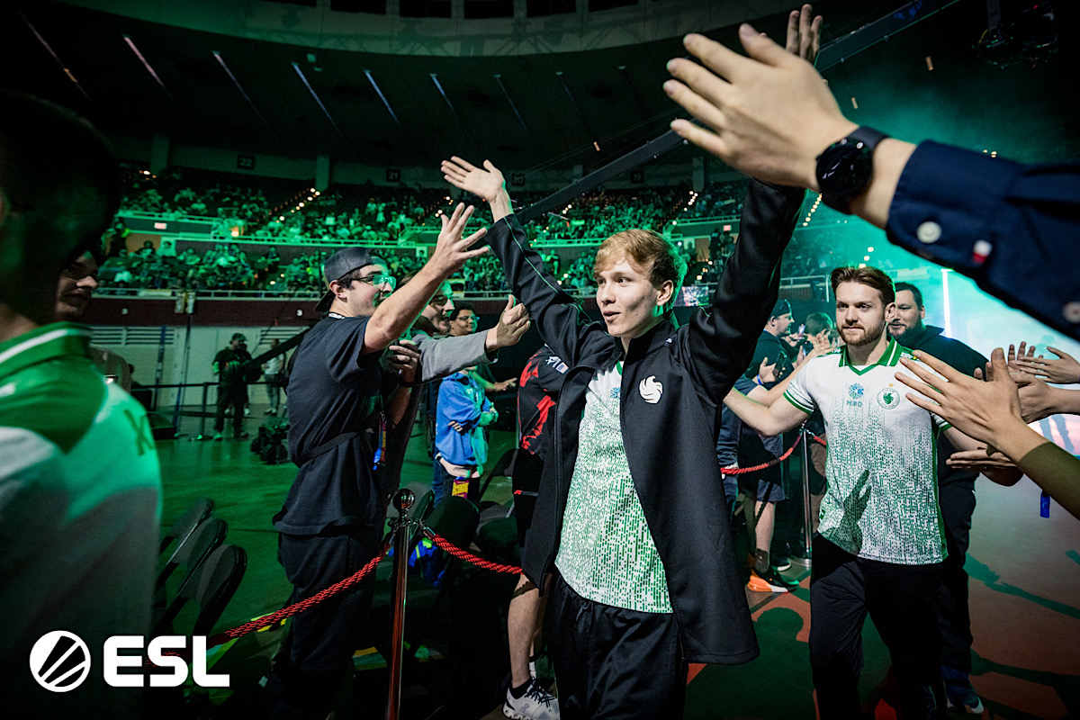 Обложка: профиль IEM в X