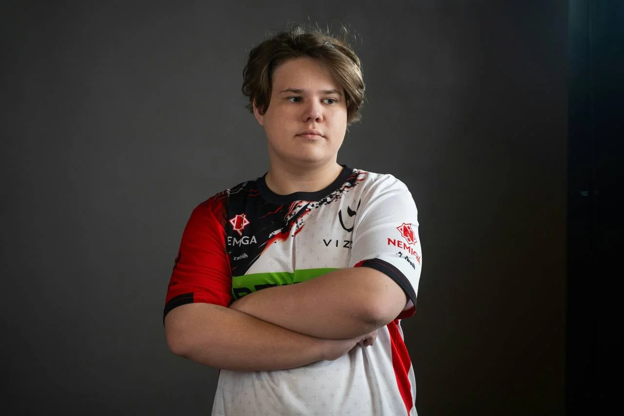 Zweih на прицеле команды Team Spirit по Counter-Strike 2