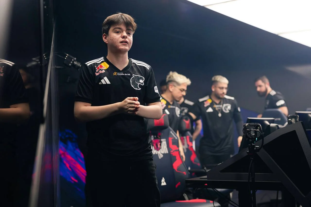 Molodoy испытывает трудности с перелетом на турнир FISSURE Playground по Counter-Strike 2