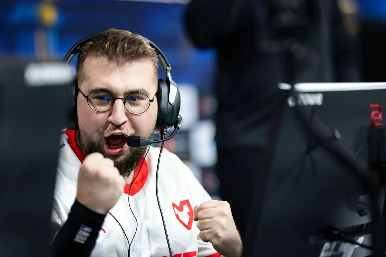  MOUZ уверенно пробивается в плей-офф IEM Cologne 2025 после победы над NAVI 