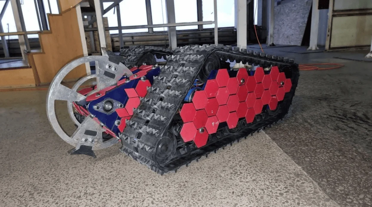 Команда из подмосковья создала робота в виде бульдозера